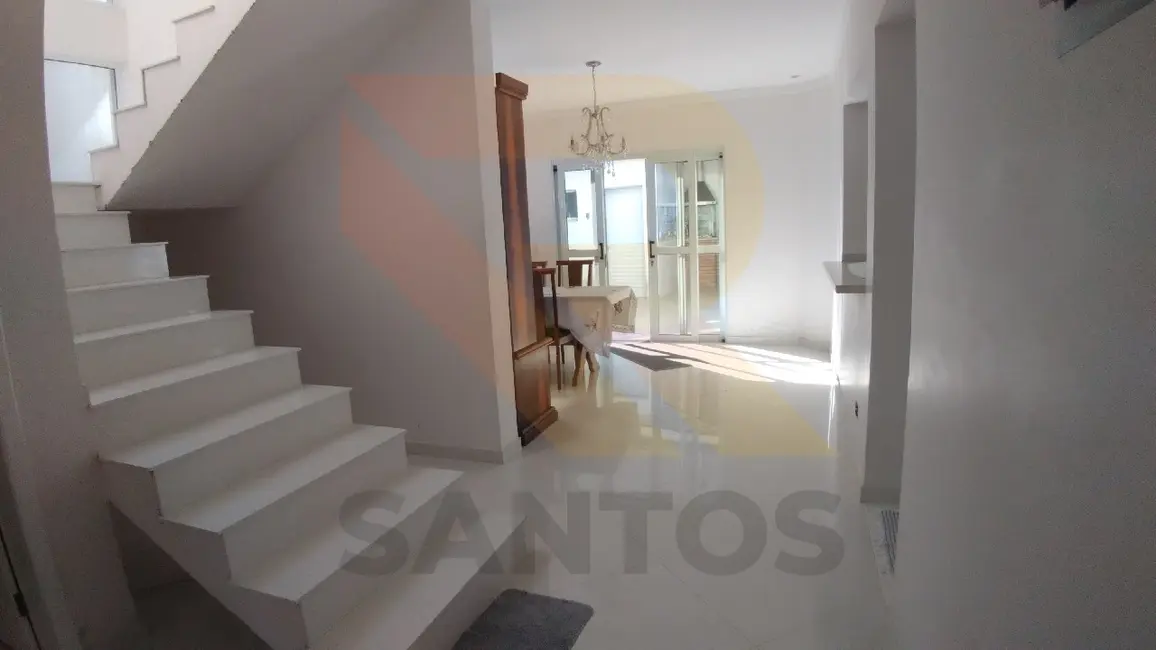 Casa de Condomínio com 4 quartos à venda, 220m2 em Aruja - SP - imagem 5 Foto 5 de Casa de Condomínio com 4 quartos à venda, 220m2 em Aruja - SP