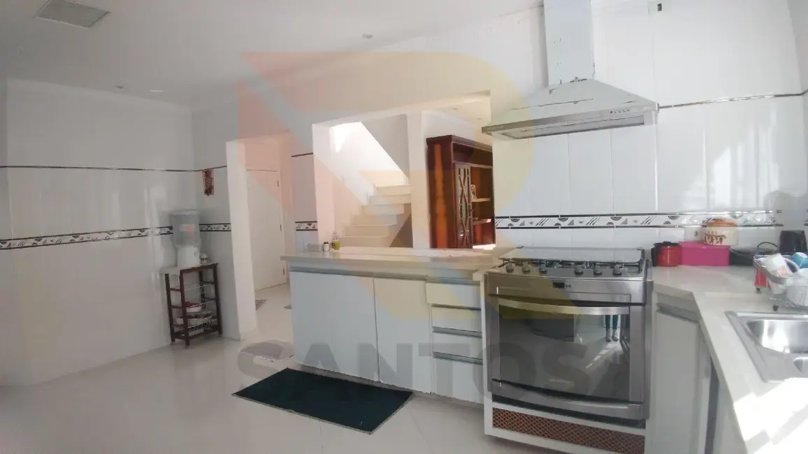 Casa de Condomínio com 4 quartos à venda, 220m2 em Aruja - SP - imagem 8 Foto 8 de Casa de Condomínio com 4 quartos à venda, 220m2 em Aruja - SP