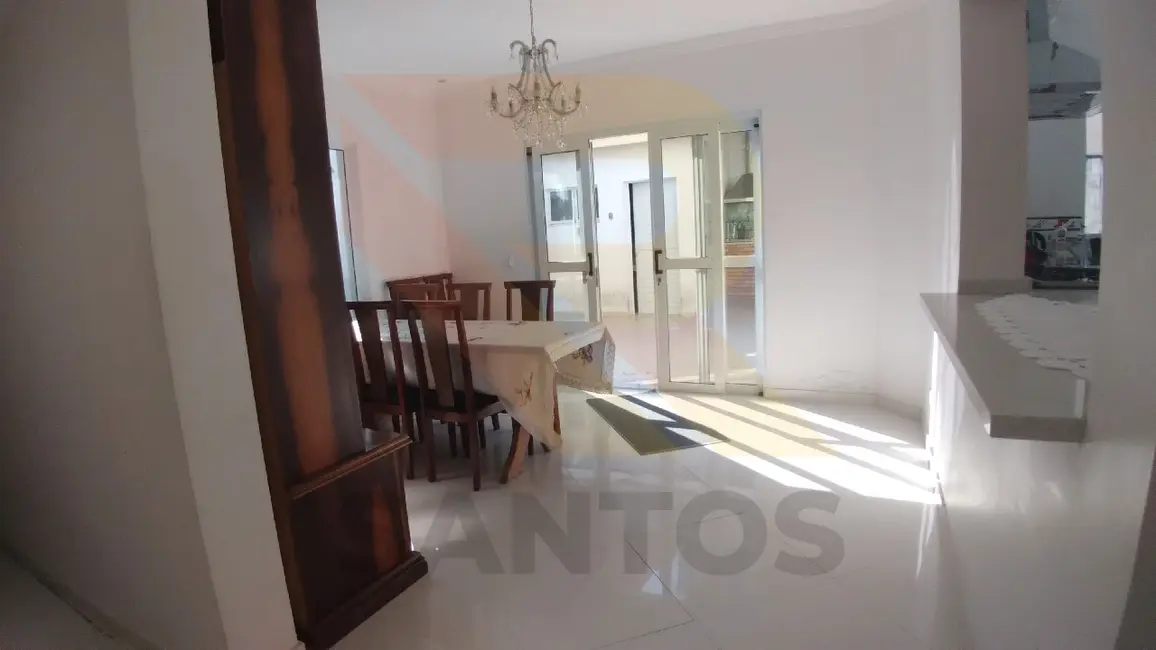 Casa de Condomínio com 4 quartos à venda, 220m2 em Aruja - SP - imagem 6 Foto 6 de Casa de Condomínio com 4 quartos à venda, 220m2 em Aruja - SP