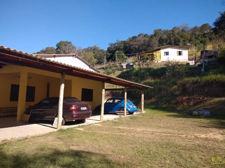 Chácara com 3 quartos à venda, 200m2 em Aruja - SP - imagem 4 Foto 4 de Chácara com 3 quartos à venda, 200m2 em Aruja - SP