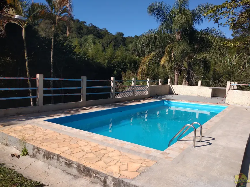 Chácara com 3 quartos à venda, 200m2 em Aruja - SP - imagem 3 Foto 3 de Chácara com 3 quartos à venda, 200m2 em Aruja - SP