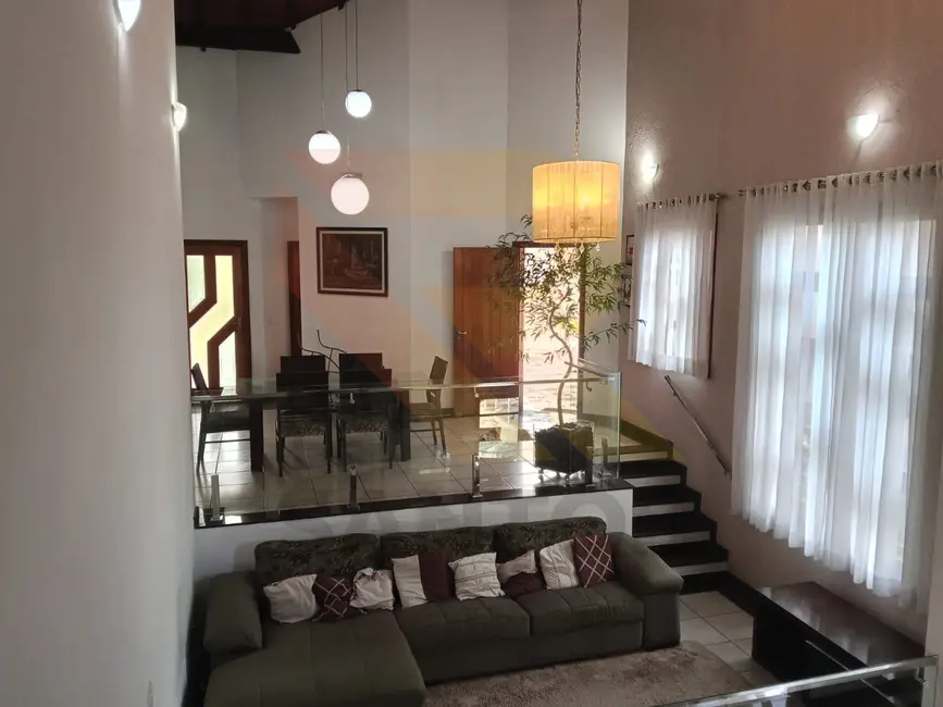 Casa de Condomínio com 2 quartos para alugar, 320m2 em Aruja - SP - imagem 1 Foto 1 de Casa de Condomínio com 2 quartos para alugar, 320m2 em Aruja - SP