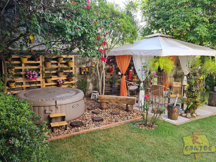 Foto 9 de Casa de Condomínio com 3 quartos à venda, 250m2 em Aruja - SP