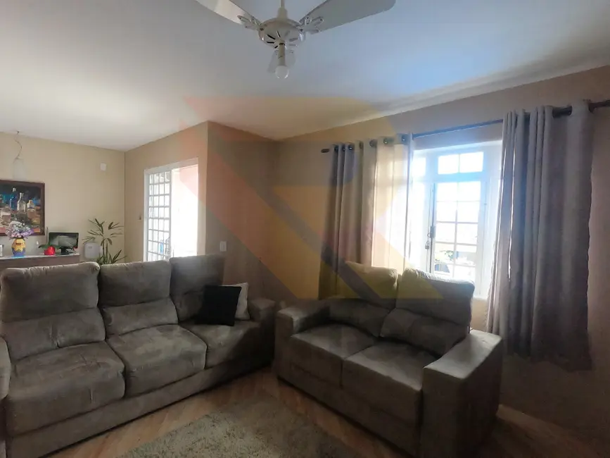 Foto 6 de Casa com 3 quartos à venda, 250m2 em Jordanópolis, Aruja - SP