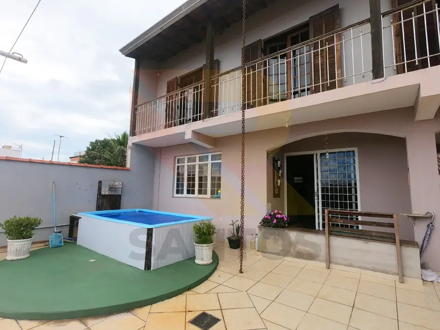 Foto 4 de Casa com 3 quartos à venda, 250m2 em Jordanópolis, Aruja - SP