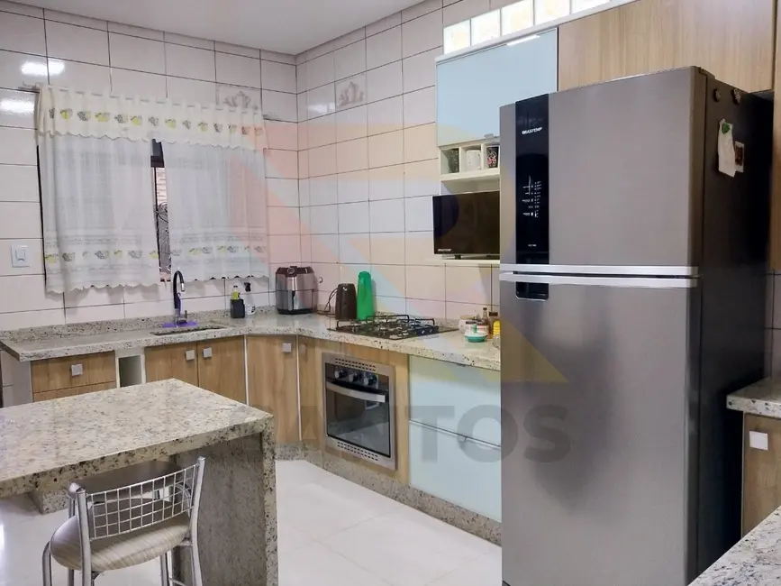 Foto 9 de Casa com 3 quartos à venda, 220m2 em Jardim Via Dutra, Aruja - SP