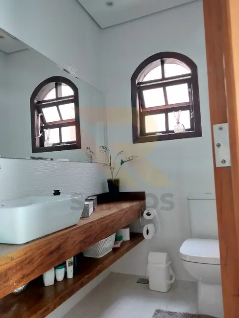 Foto 8 de Casa com 3 quartos à venda, 220m2 em Jardim Via Dutra, Aruja - SP