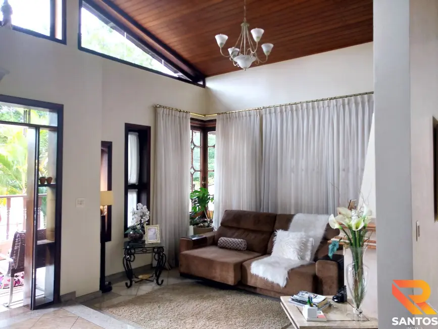 Foto 8 de Casa com 4 quartos à venda, 297m2 em Aruja - SP