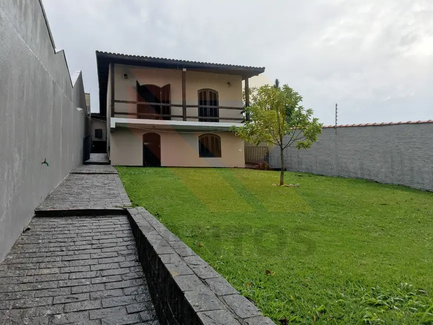 Foto 1 de Casa com 3 quartos à venda e para alugar, 330m2 em Chácara São José, Aruja - SP