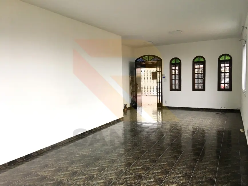 Foto 3 de Casa com 3 quartos à venda e para alugar, 330m2 em Chácara São José, Aruja - SP