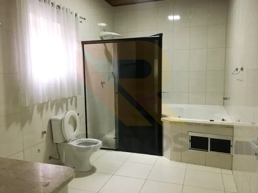 Foto 6 de Casa com 3 quartos à venda e para alugar, 330m2 em Chácara São José, Aruja - SP