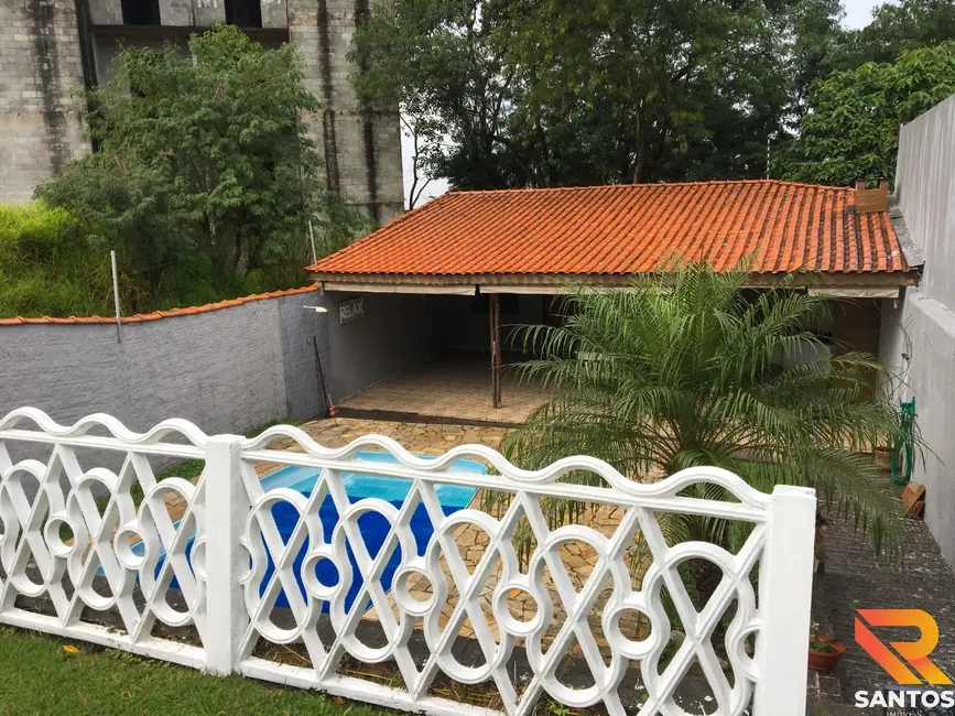 Casa com 3 quartos à venda e para alugar, 330m2 em Chácara São José, Aruja - SP - imagem 5 Foto 5 de Casa com 3 quartos à venda e para alugar, 330m2 em Chácara São José, Aruja - SP