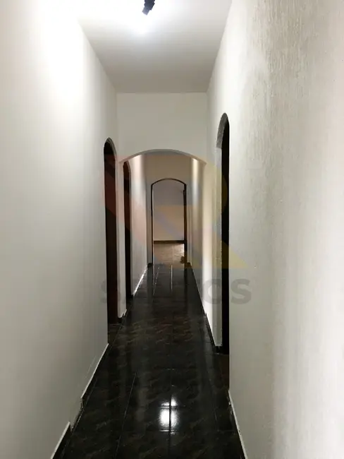 Foto 5 de Casa com 3 quartos à venda e para alugar, 330m2 em Chácara São José, Aruja - SP