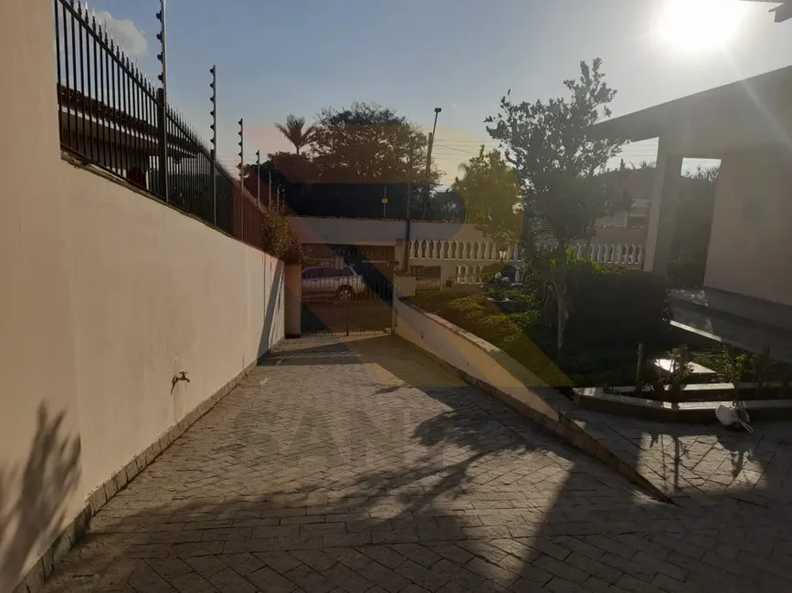 Foto 2 de Sala Comercial com 3 quartos para alugar, 10m2 em Jardim Planalto, Aruja - SP