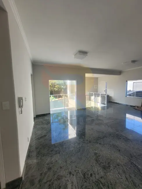 Foto 4 de Casa com 4 quartos à venda, 300m2 em Barbosas, Aruja - SP