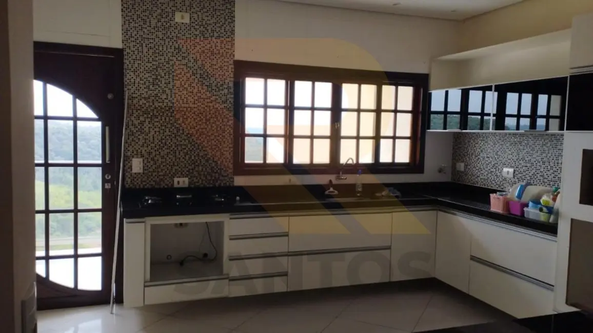 Casa com 3 quartos à venda, 305m2 em Santa Isabel - SP - imagem 3 Foto 3 de Casa com 3 quartos à venda, 305m2 em Santa Isabel - SP