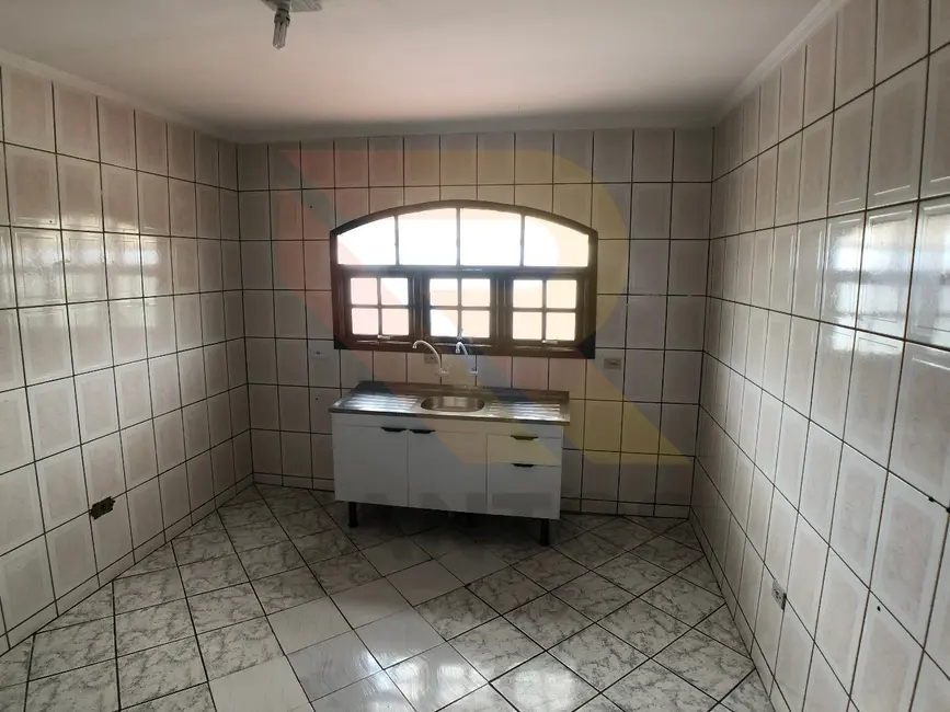 Casa com 2 quartos para alugar, 80m2 em Arujá Center Ville, Aruja - SP - imagem 4 Foto 4 de Casa com 2 quartos para alugar, 80m2 em Arujá Center Ville, Aruja - SP