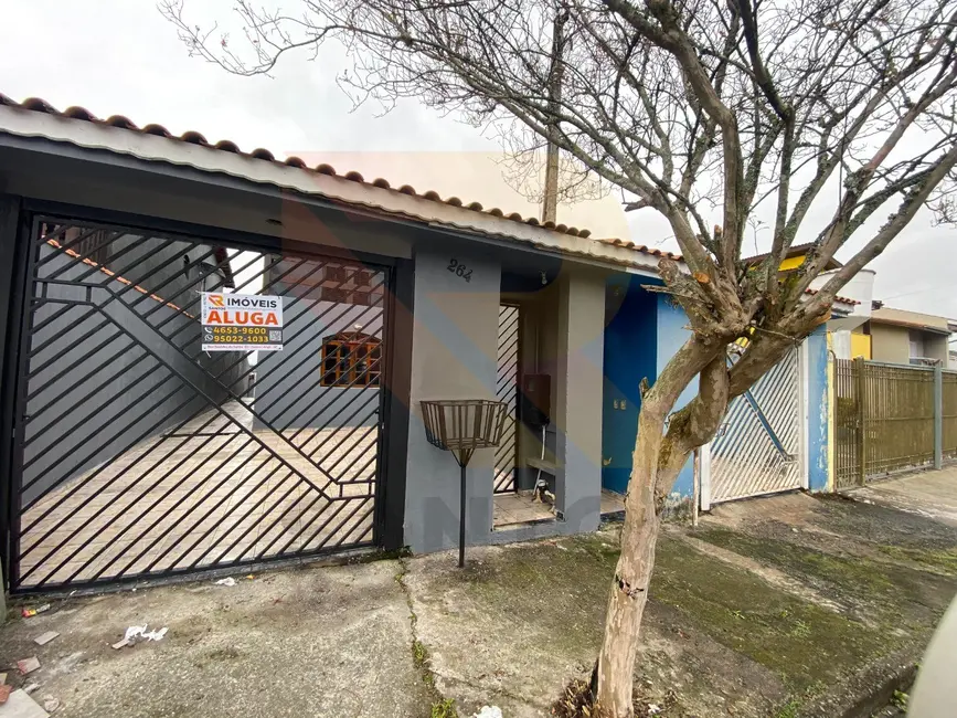 Casa com 2 quartos para alugar, 80m2 em Arujá Center Ville, Aruja - SP - imagem 2 Foto 2 de Casa com 2 quartos para alugar, 80m2 em Arujá Center Ville, Aruja - SP