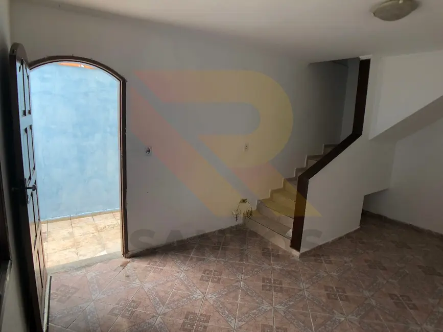 Casa com 2 quartos para alugar, 80m2 em Arujá Center Ville, Aruja - SP - imagem 3 Foto 3 de Casa com 2 quartos para alugar, 80m2 em Arujá Center Ville, Aruja - SP