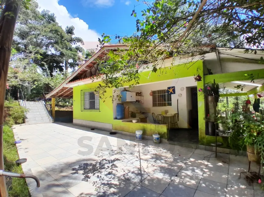 Sítio / Rancho com 2 quartos à venda, 600m2 em Jardim Santo Antônio, Aruja - SP - imagem 4 Foto 4 de Sítio / Rancho com 2 quartos à venda, 600m2 em Jardim Santo Antônio, Aruja - SP