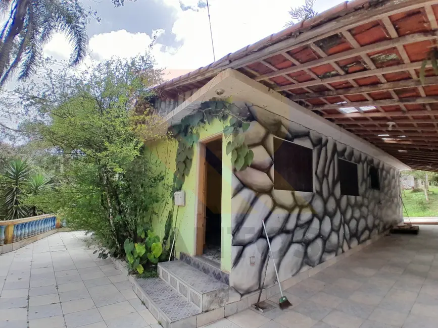 Sítio / Rancho com 2 quartos à venda, 600m2 em Jardim Santo Antônio, Aruja - SP - imagem 5 Foto 5 de Sítio / Rancho com 2 quartos à venda, 600m2 em Jardim Santo Antônio, Aruja - SP