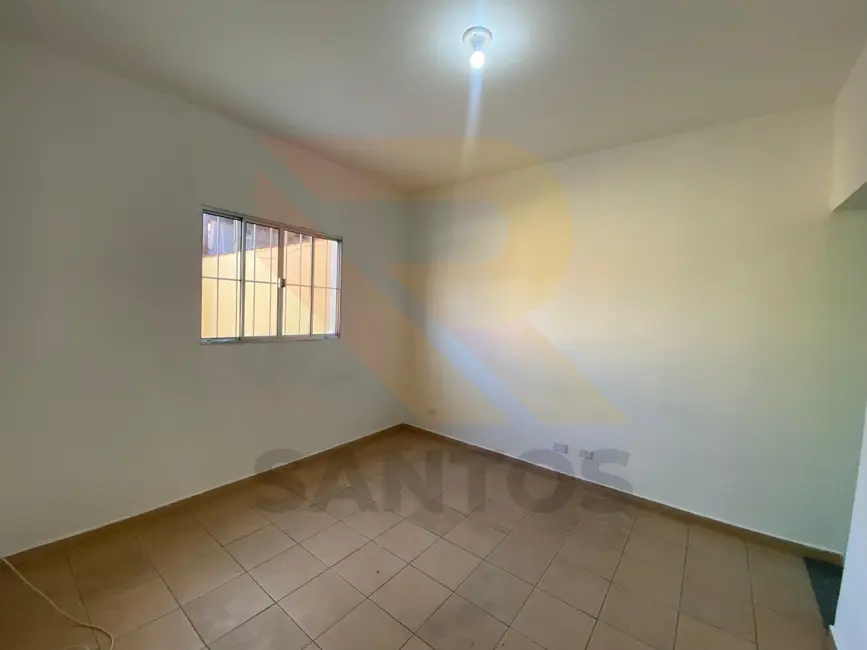 Casa com 3 quartos para alugar, 120m2 em Arujamérica, Aruja - SP - imagem 5 Foto 5 de Casa com 3 quartos para alugar, 120m2 em Arujamérica, Aruja - SP