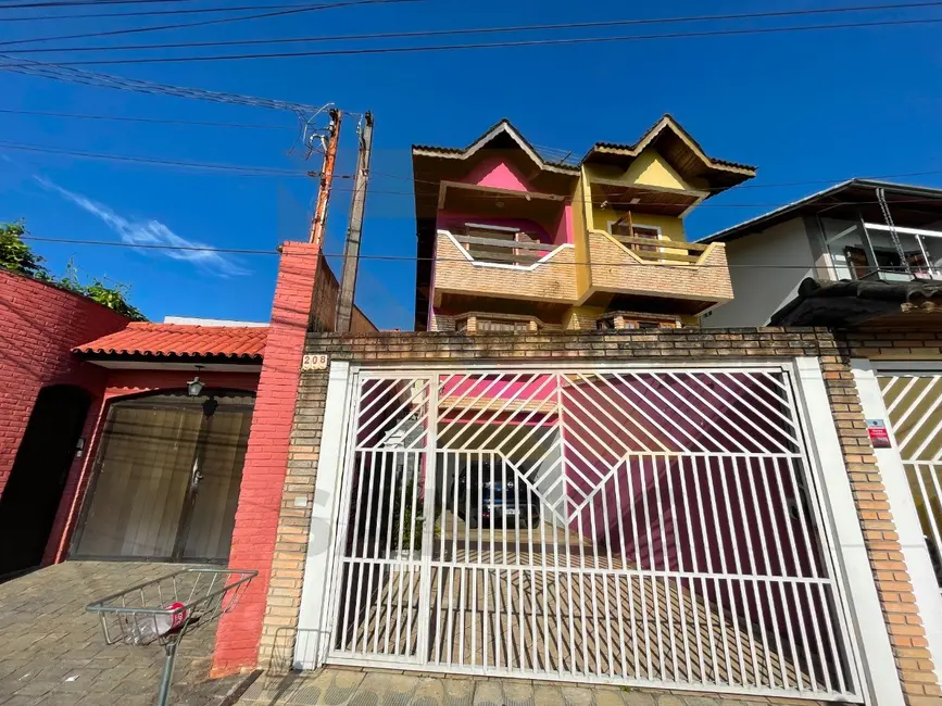 Casa com 3 quartos para alugar, 200m2 em Jardim Rincão, Aruja - SP - imagem 2 Foto 2 de Casa com 3 quartos para alugar, 200m2 em Jardim Rincão, Aruja - SP