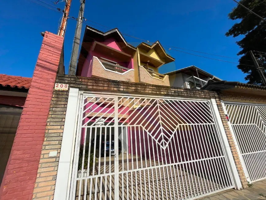Casa com 3 quartos para alugar, 200m2 em Jardim Rincão, Aruja - SP - imagem 1 Foto 1 de Casa com 3 quartos para alugar, 200m2 em Jardim Rincão, Aruja - SP