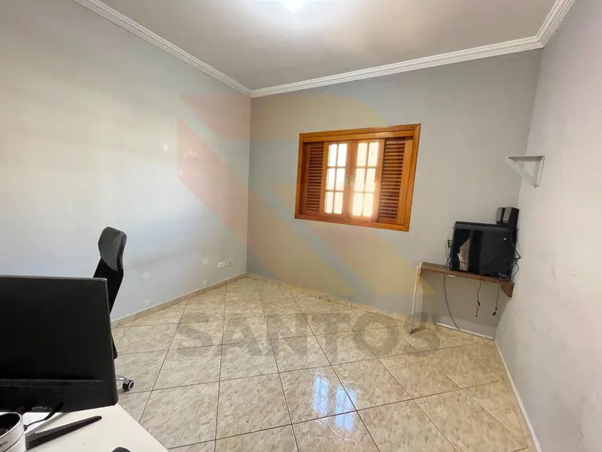 Casa com 3 quartos para alugar, 200m2 em Jardim Rincão, Aruja - SP - imagem 8 Foto 8 de Casa com 3 quartos para alugar, 200m2 em Jardim Rincão, Aruja - SP