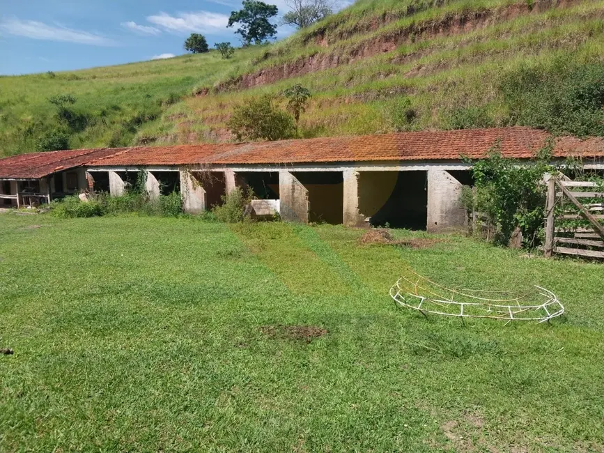 Foto 2 de Chácara com 3 quartos à venda, 400m2 em Chácara Bananal, Aruja - SP