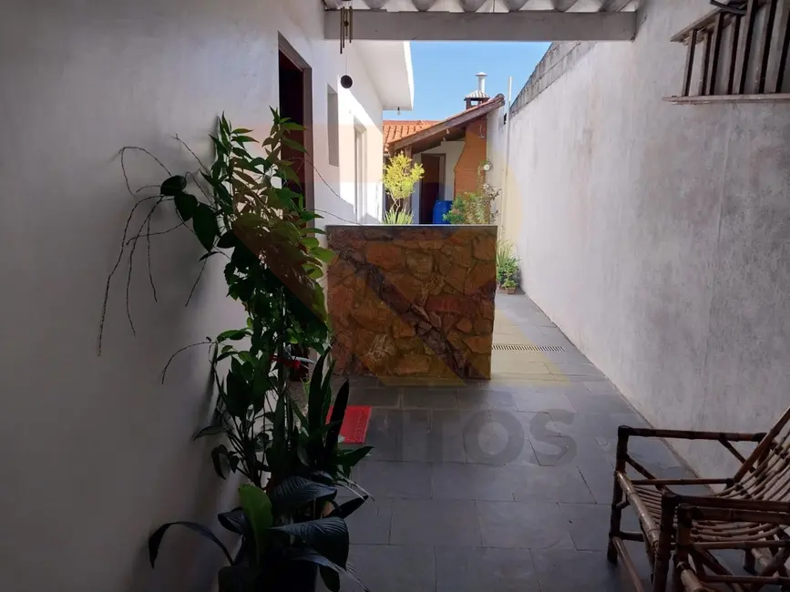 Foto 3 de Casa com 3 quartos à venda, 268m2 em Parque Rodrigo Barreto, Aruja - SP