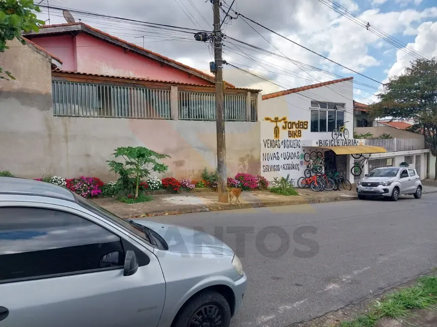 Casa com 3 quartos à venda, 250m2 em Jordanópolis, Aruja - SP - imagem 3 Foto 3 de Casa com 3 quartos à venda, 250m2 em Jordanópolis, Aruja - SP