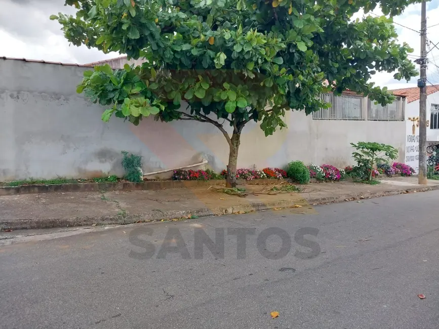 Casa com 3 quartos à venda, 250m2 em Jordanópolis, Aruja - SP - imagem 2 Foto 2 de Casa com 3 quartos à venda, 250m2 em Jordanópolis, Aruja - SP