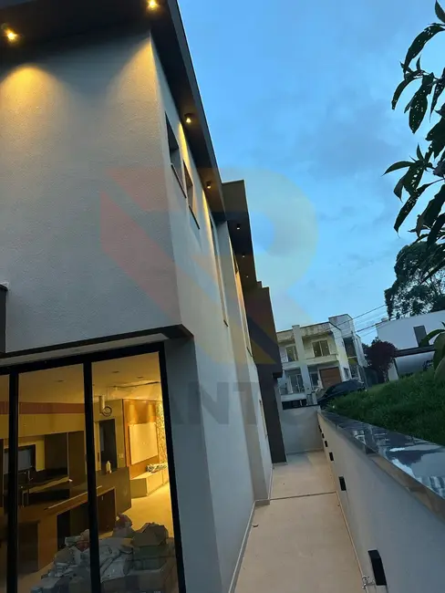 Foto 5 de Casa de Condomínio com 3 quartos à venda, 280m2 em Residencial Real Park, Aruja - SP