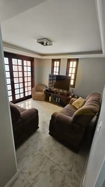 Foto 2 de Casa com 3 quartos à venda em Vila Riman, Aruja - SP