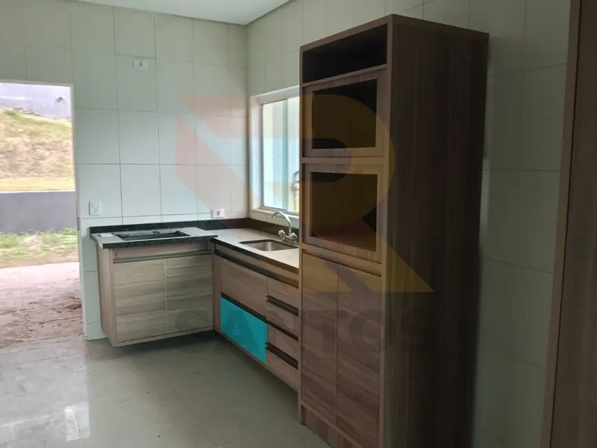 Casa de Condomínio com 3 quartos para alugar, 250m2 em Arujá Country Club, Aruja - SP - imagem 5 Foto 5 de Casa de Condomínio com 3 quartos para alugar, 250m2 em Arujá Country Club, Aruja - SP