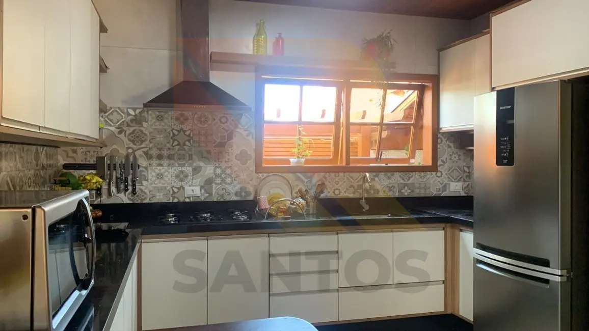 Chácara com 4 quartos à venda, 250m2 em Mogi Das Cruzes - SP - imagem 4 Foto 4 de Chácara com 4 quartos à venda, 250m2 em Mogi Das Cruzes - SP