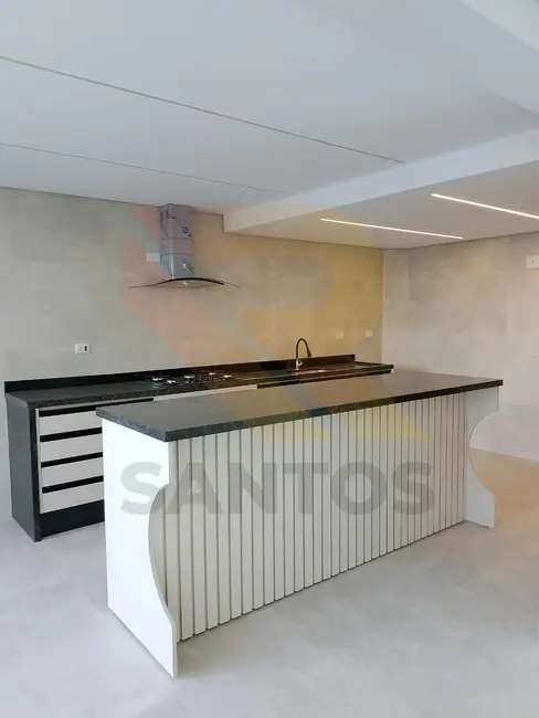 Casa de Condomínio com 3 quartos para alugar, 200m2 em Arujázinho IV, Aruja - SP - imagem 2 Foto 2 de Casa de Condomínio com 3 quartos para alugar, 200m2 em Arujázinho IV, Aruja - SP