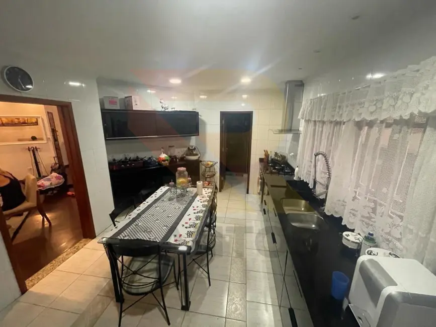 Foto 6 de Casa de Condomínio com 4 quartos à venda e para alugar, 300m2 em Aruja - SP