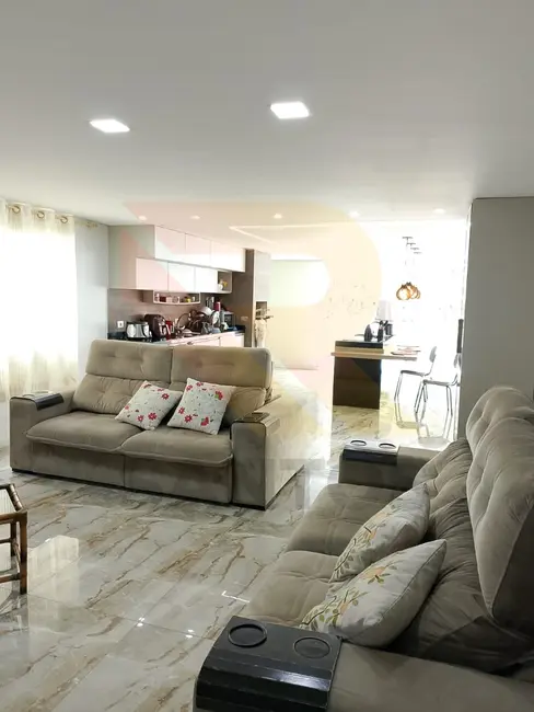 Foto 6 de Casa de Condomínio com 4 quartos para alugar, 230m2 em Jardim Fazenda Rincão, Aruja - SP