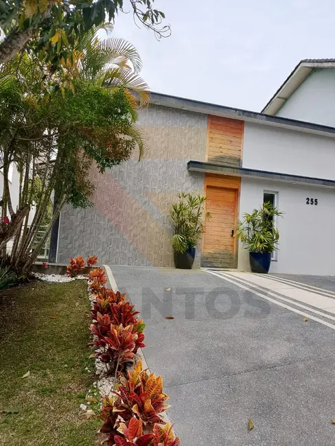 Foto 2 de Casa de Condomínio com 4 quartos para alugar, 230m2 em Jardim Fazenda Rincão, Aruja - SP