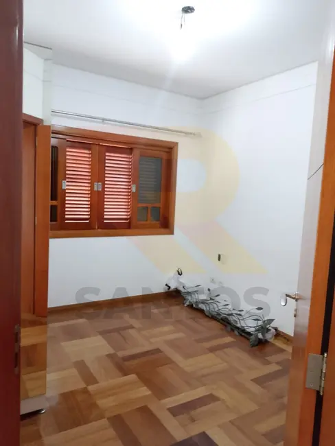 Casa de Condomínio com 3 quartos para alugar, 230m2 em Jardim Fazenda Rincão, Aruja - SP - imagem 5 Foto 5 de Casa de Condomínio com 3 quartos para alugar, 230m2 em Jardim Fazenda Rincão, Aruja - SP