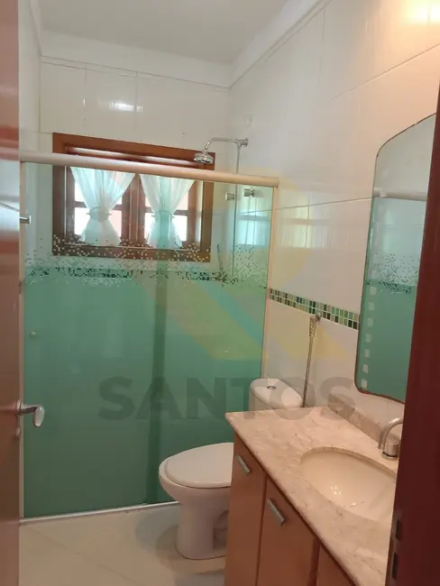 Casa de Condomínio com 3 quartos para alugar, 230m2 em Jardim Fazenda Rincão, Aruja - SP - imagem 8 Foto 8 de Casa de Condomínio com 3 quartos para alugar, 230m2 em Jardim Fazenda Rincão, Aruja - SP