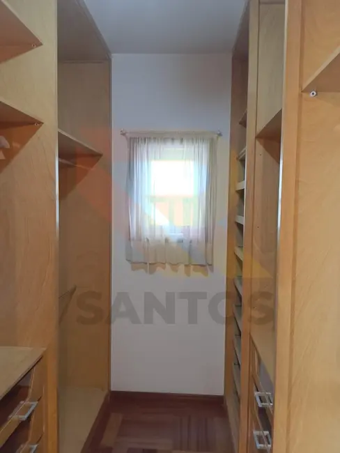 Casa de Condomínio com 3 quartos para alugar, 230m2 em Jardim Fazenda Rincão, Aruja - SP - imagem 9 Foto 9 de Casa de Condomínio com 3 quartos para alugar, 230m2 em Jardim Fazenda Rincão, Aruja - SP