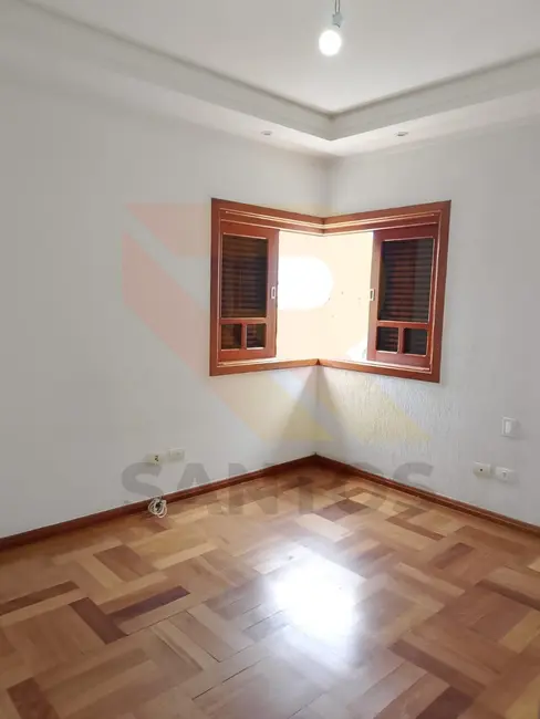 Casa de Condomínio com 3 quartos para alugar, 230m2 em Jardim Fazenda Rincão, Aruja - SP - imagem 4 Foto 4 de Casa de Condomínio com 3 quartos para alugar, 230m2 em Jardim Fazenda Rincão, Aruja - SP