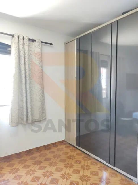 Casa com 3 quartos à venda, 200m2 em Parque Industrial Cumbica, Guarulhos - SP - imagem 4 Foto 4 de Casa com 3 quartos à venda, 200m2 em Parque Industrial Cumbica, Guarulhos - SP