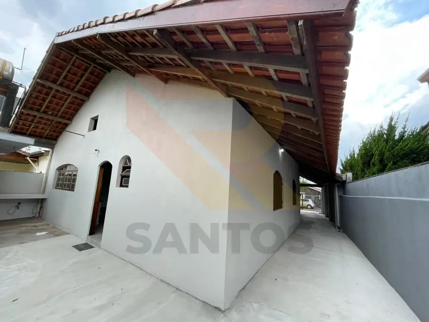 Foto 3 de Casa com 3 quartos para alugar, 150m2 em Chácara São José, Aruja - SP