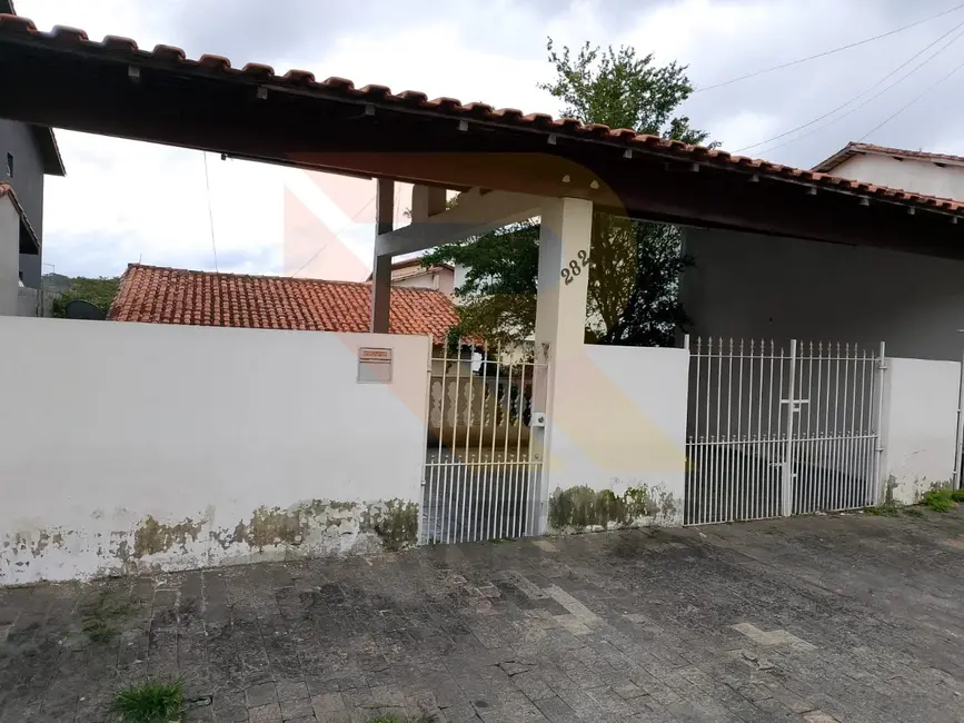 Foto 1 de Casa com 2 quartos para alugar, 120m2 em Jordanópolis, Aruja - SP