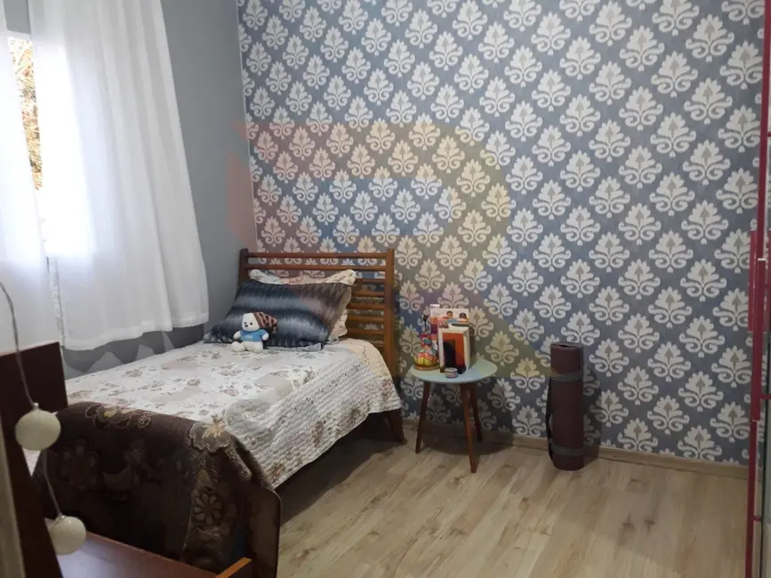 Foto 2 de Casa com 2 quartos à venda, 250m2 em Jordanópolis, Aruja - SP