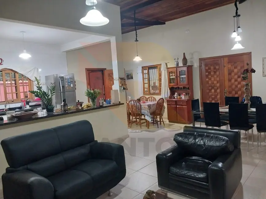 Foto 5 de Chácara com 3 quartos à venda, 2200m2 em Jardim das Cerejeiras, Aruja - SP